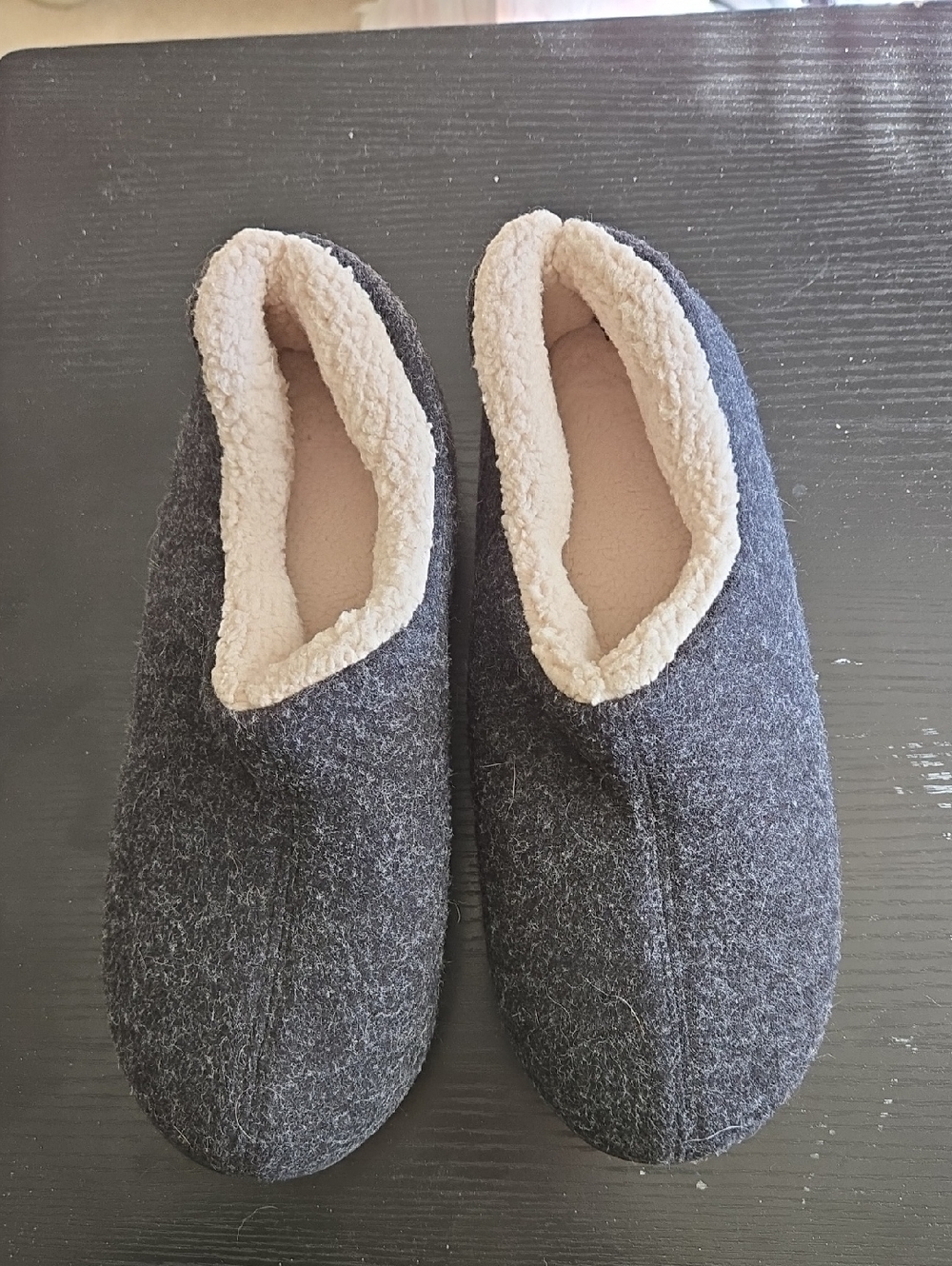 Women's Gray Fleece-Lined Slip-On Slippers